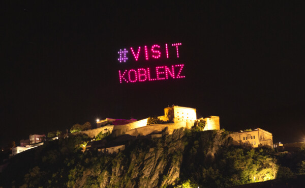 #visitkoblenz in der Drohnenshow zu Rhein in Flammen® Koblenz 2025 © Koblenz-Touristik, Johannes Bruchhof
