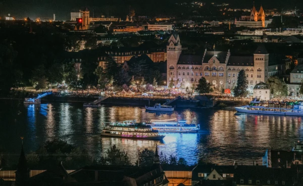 Schiffskonvoi zu Rhein in Flammen® Koblenz 2025 © Koblenz-Touristik, Janko.Media
